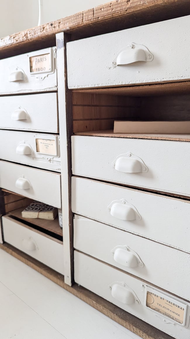 Petit meuble 10 tiroirs . 