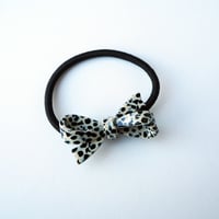 Image 4 of *NEW* Gather Bow Hair Tie & Hair Claw Set in Cream