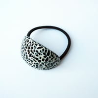 Image 4 of *NEW* Gather Oval Hair Tie & Hair Claw Set in Cream