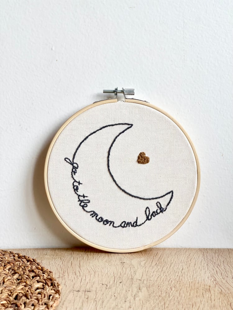 Image of Broderie - Go to the moon and back - Coeur camel