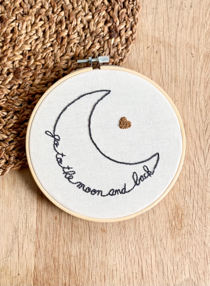 Image of Broderie - Go to the moon and back - Coeur camel