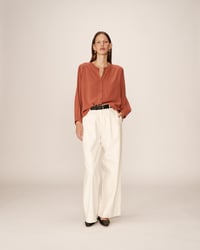 Image 3 of Blusa Portrait Terracotta