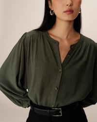 Image 1 of Blusa Portrait Vert