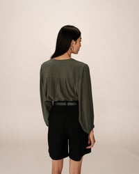 Image 3 of Blusa Portrait Vert