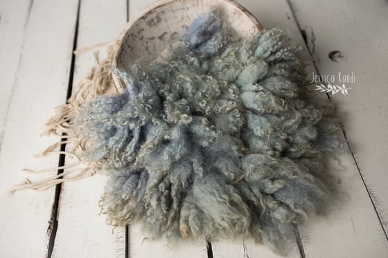 Image of Powdered Blue hand felted fur