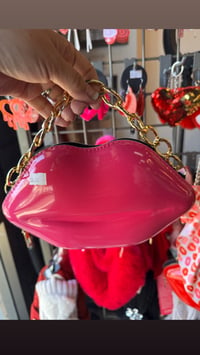 Mini pink lips purse 