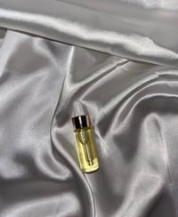 Image 2 of Vitamin C Brightening Ingrown Hair & Body Oil 