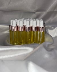 Image 3 of Vitamin C Brightening Ingrown Hair & Body Oil 