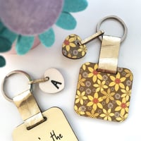Image 3 of Personalised Daffodil/March Birth Flower Keyring