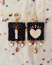 Image 6 of Orecchini "Vanitas" ricamati (blu)