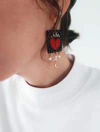 Image 5 of Orecchini "Vanitas" ricamati (blu)