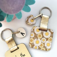 Image 3 of Personalised Daisy/April Birth Flower Keyring