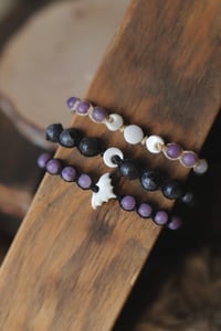 Image 1 of Bracciali con charms in osso 