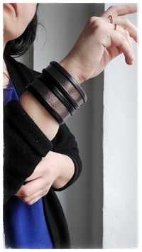 Image 6 of ESSENTIAL SMALL Bangle - Nero e Tortora Metal - 20% off