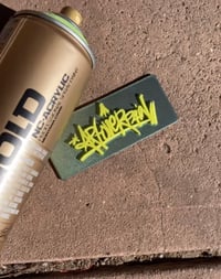 ARTOVERPAIN OG GRAF TEXT KEYCHAIN