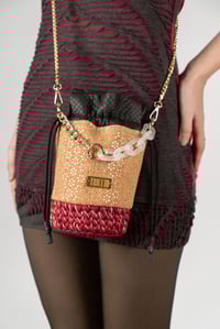 Image 1 of BOLSO JOYA CORK GOLDEN BACKGROUND