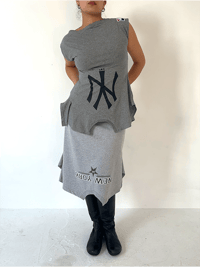 Image 2 of GREY/BLACK NY 180 TOP - SIZE M & L