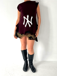 Image 2 of BURGUNDY/WHITE NY 180 TOP - SIZE M