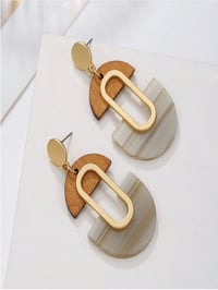 Image 2 of Keeping it Neutral- Natural Wood 