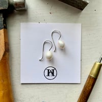 Natural Pearl Wire Earring 