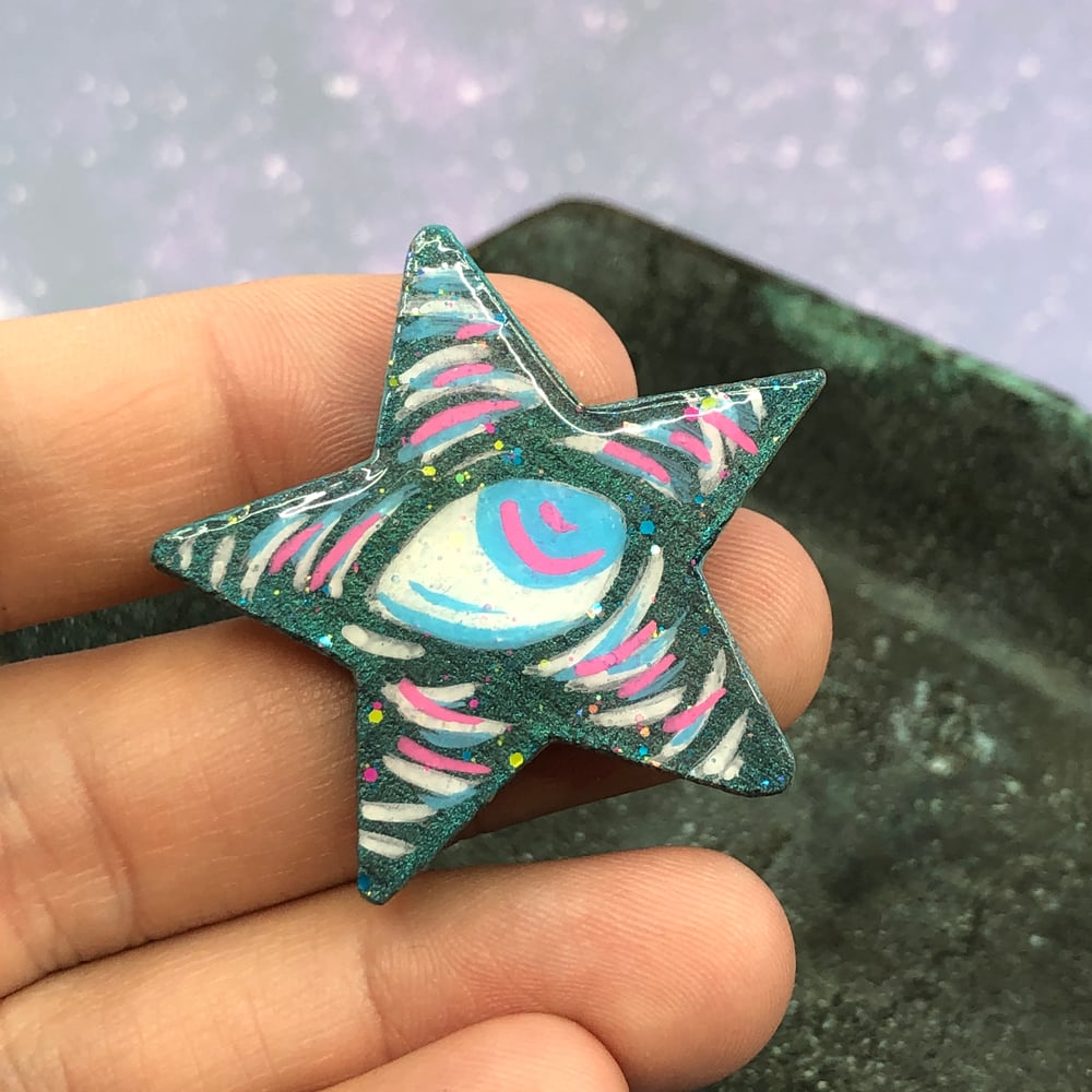 Image of Iridescent Green, Blue, Pink, and White Eyeball Star Pin