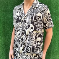 Image 1 of camisa calaveras