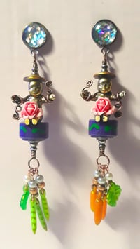 Peas and Carrots drops Earrings with Mardi Gras King Cake Babies and Roses!