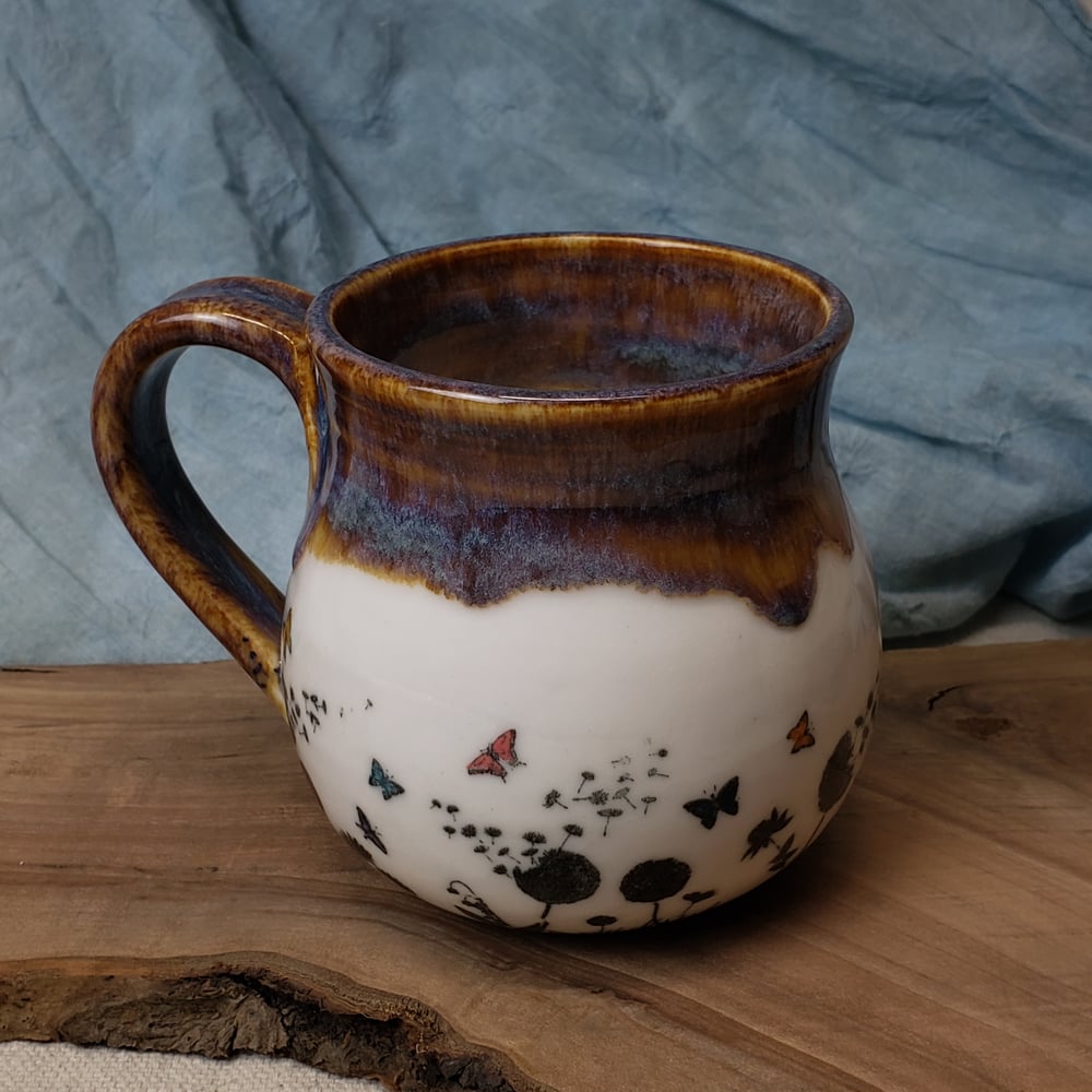 Image of Butterfly Friends mug in porcelain