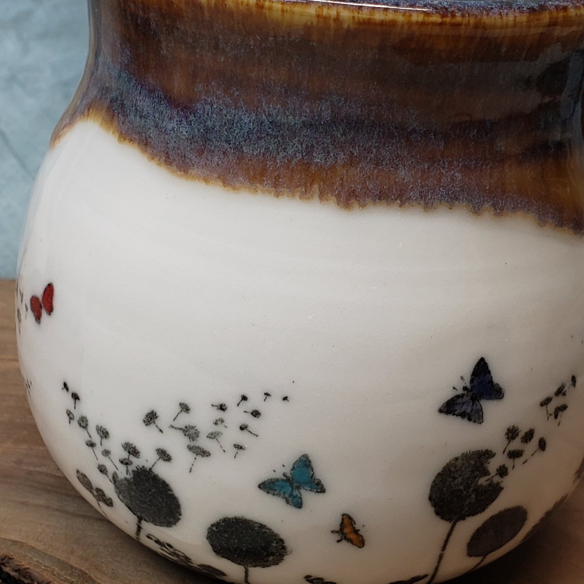 Image of Butterfly Friends mug in porcelain