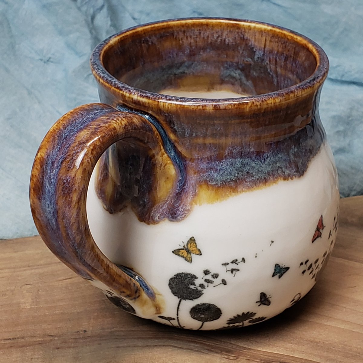 Image of Butterfly Friends mug in porcelain