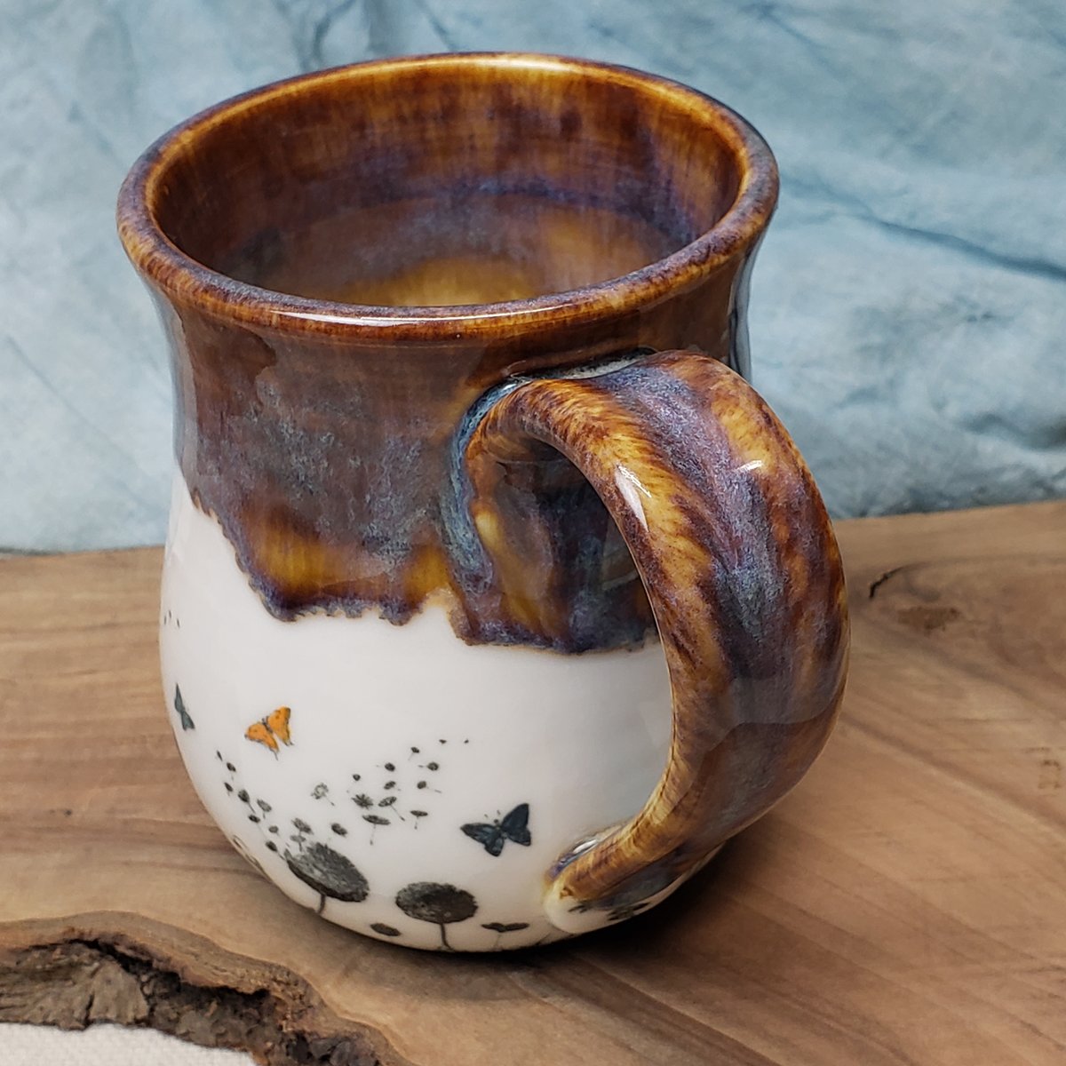 Image of Butterfly Friends Big Hug mug in porcelain