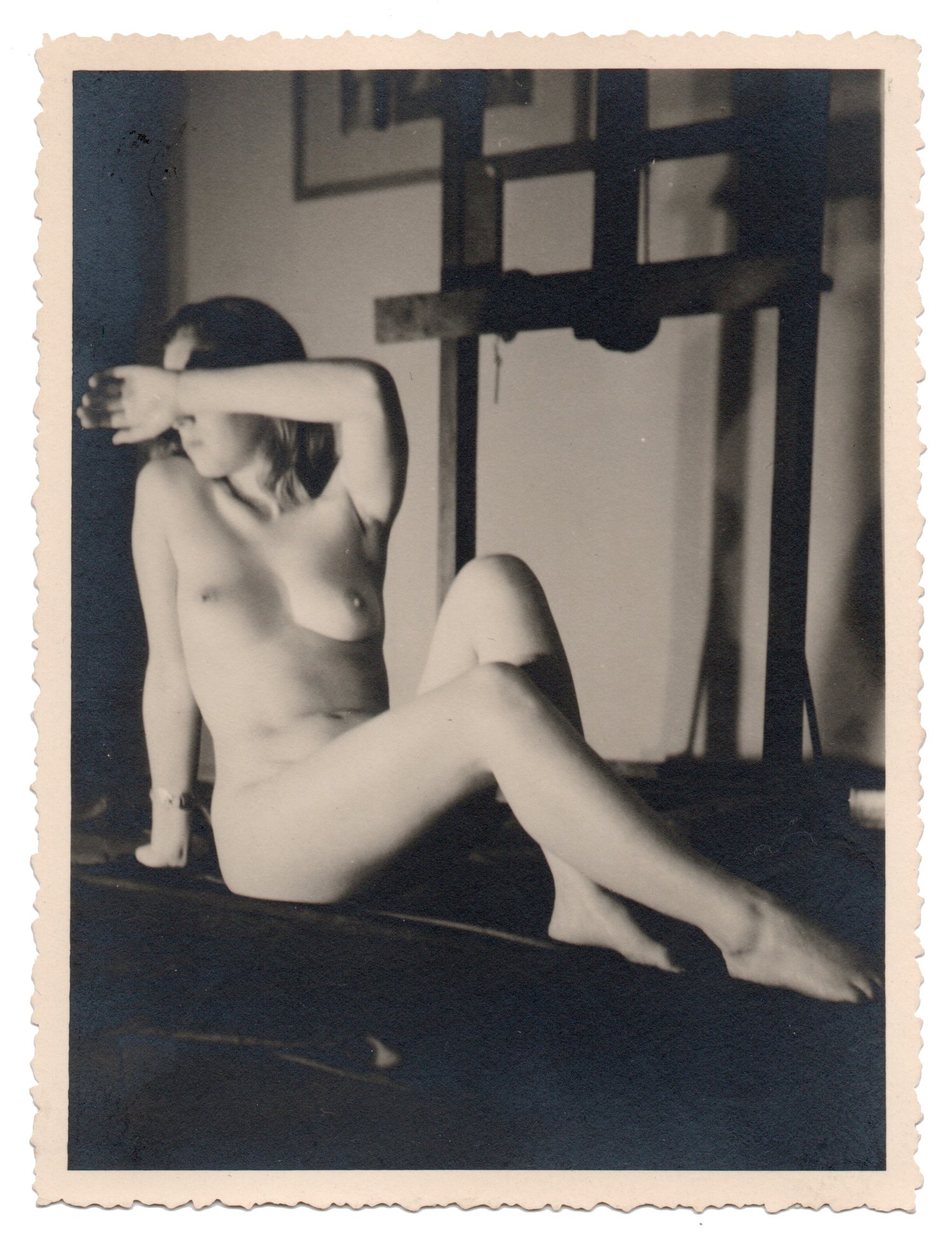 Image of Unknown: hidden face, France ca. 1930s