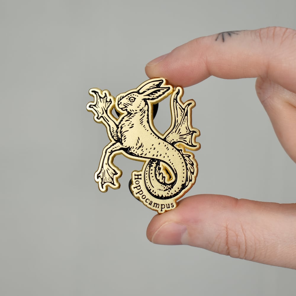 Hoppocampus Enamel Pin