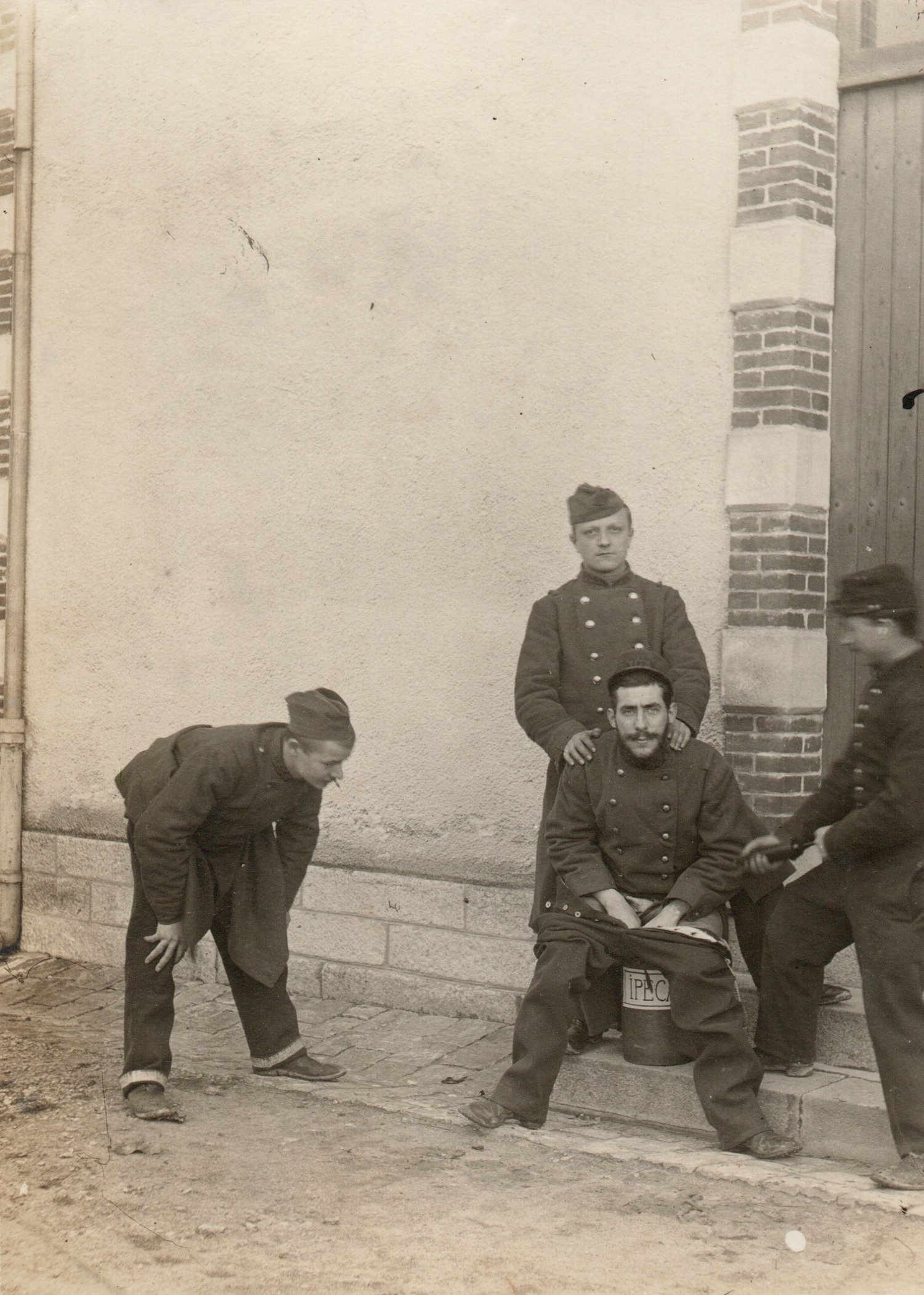 Image of Unknown: disinfection in the French army, ca. 1900