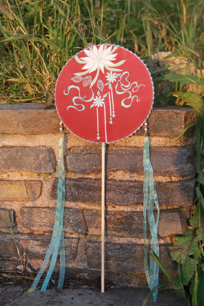 Image of Museum Co-branded Chinese Traditional Handmade Silk Woven Fan - Lotus