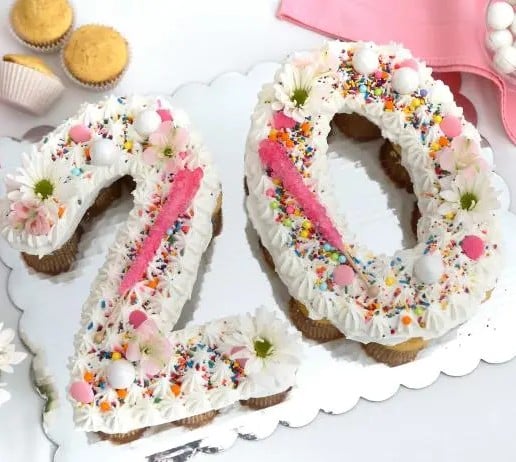 Image of Cupcake Cake (Pull-Apart Style)