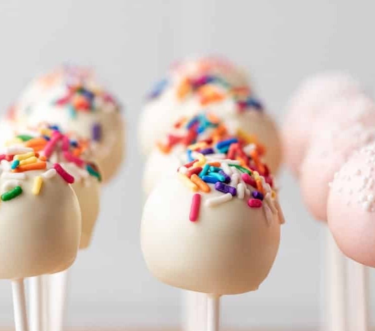 Image of Small Cake Pops (12)