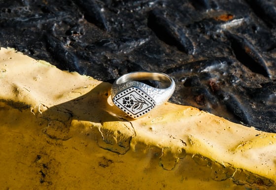 Image of Textured Flower Signet 