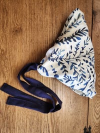 Image 3 of Linen Blue & White Vine Print Cover