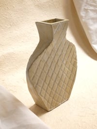 Image 4 of Vase Raffinée