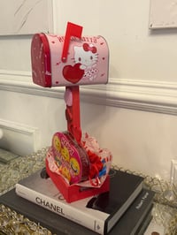 HELLO KITTY MAILBOX