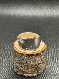 Image 1 of Simple flowers Ring Size