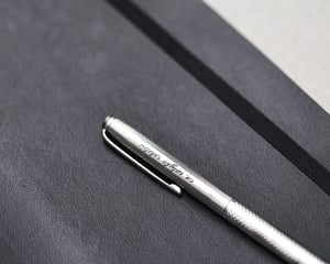 Image of Ballpoint pen with a Latin phrase - long