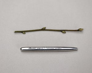 Image of Ballpoint pen with a Latin phrase - short