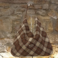 Image 1 of Bolso modelo Kaizen escocés marrón 