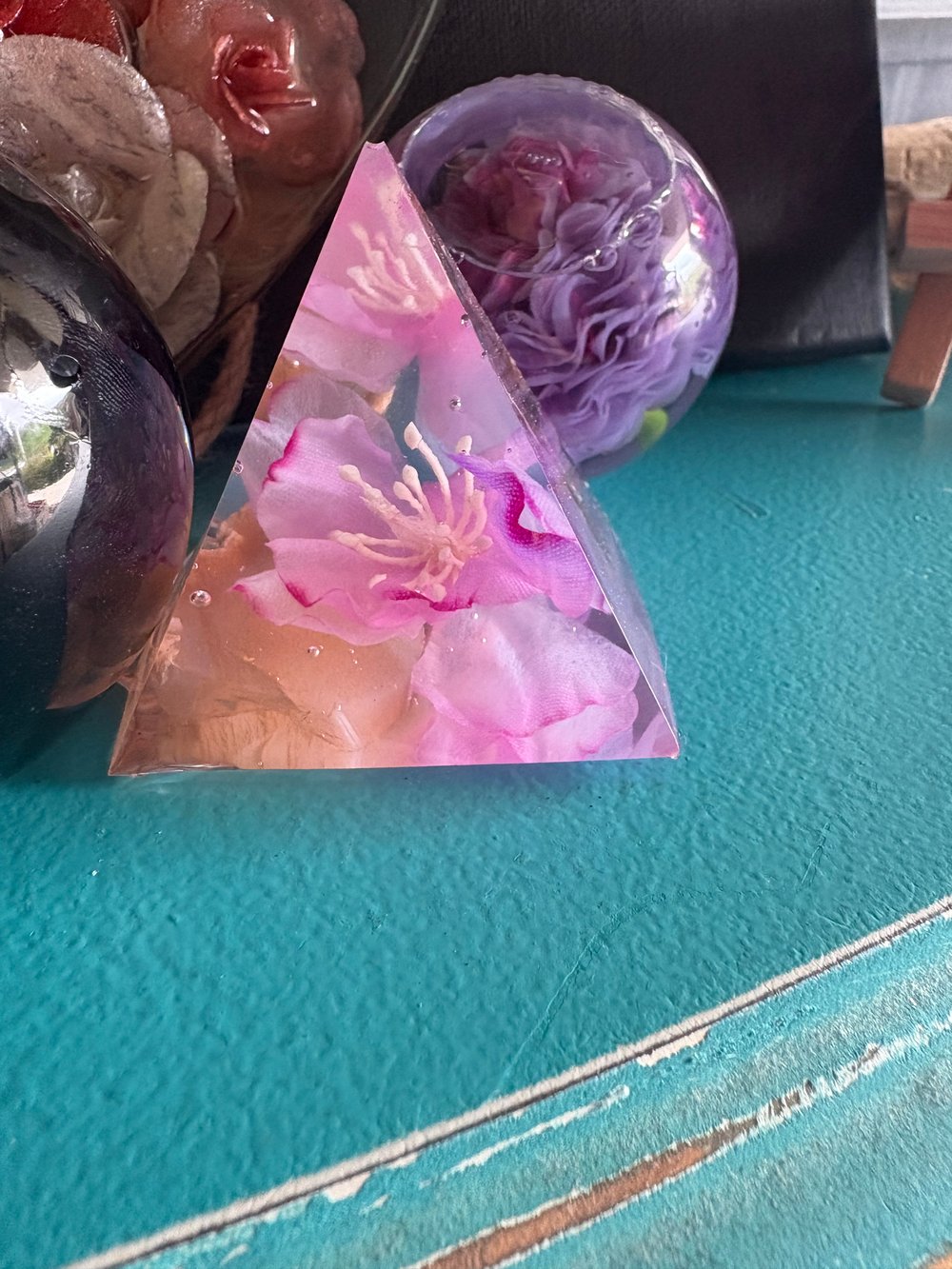 Image of Resin pyramids with agate stones