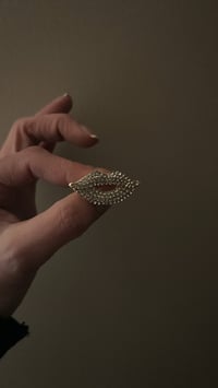 Image 2 of BROCHE KISS ( NEW SENSATION )