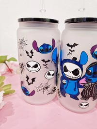 Image 5 of Halloween Stitch Trinkglas oder Acrylglas/Plastikbecher mit Deckel & Strohhalm, 16 Oz