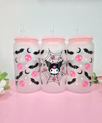 Image 2 of Kuromi Halloween Trinkglas mit Strohhalm und Deckel, 16 Oz