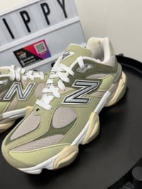 Image 2 of Women's New Balance 9060